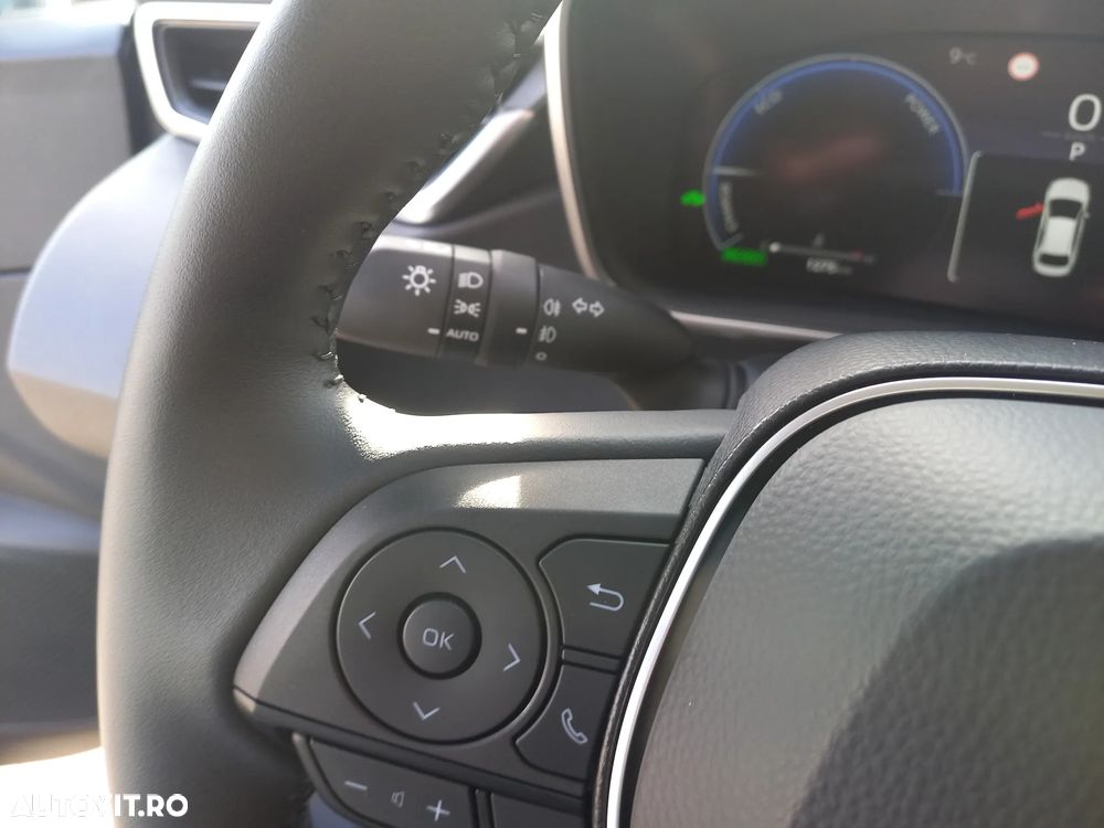 Toyota Corolla Sedan 1.8 HSD Business - 22