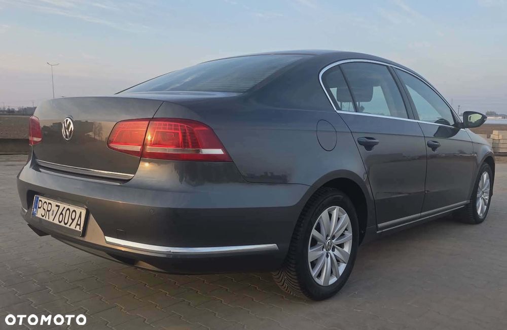 Volkswagen Passat 2.0 TDI Comfortline - 16