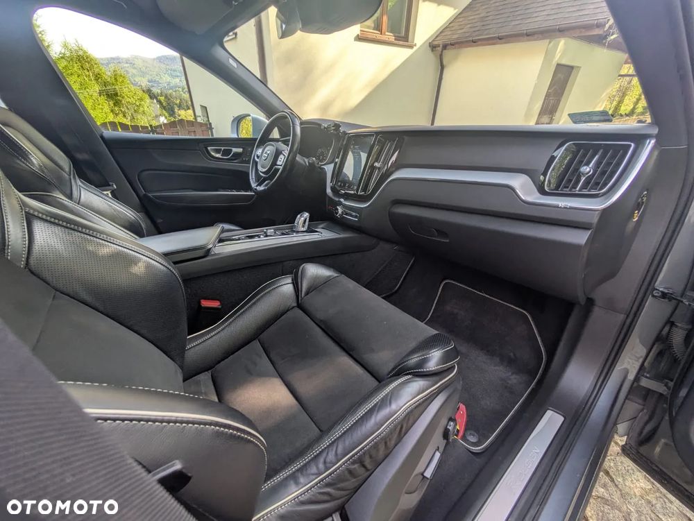 Volvo XC 60 T8 AWD Plug-In Hybrid R-Design - 20