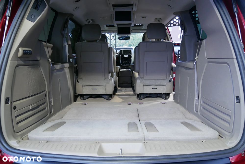 Chrysler Town & Country 3.6 Limited - 33