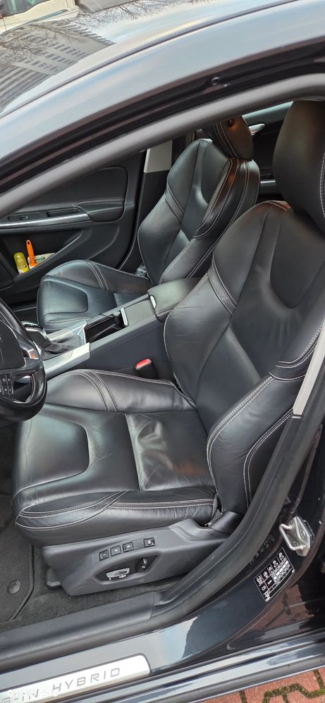 Volvo V60 D6 AWD Plug-in Hybrid Summum - 9