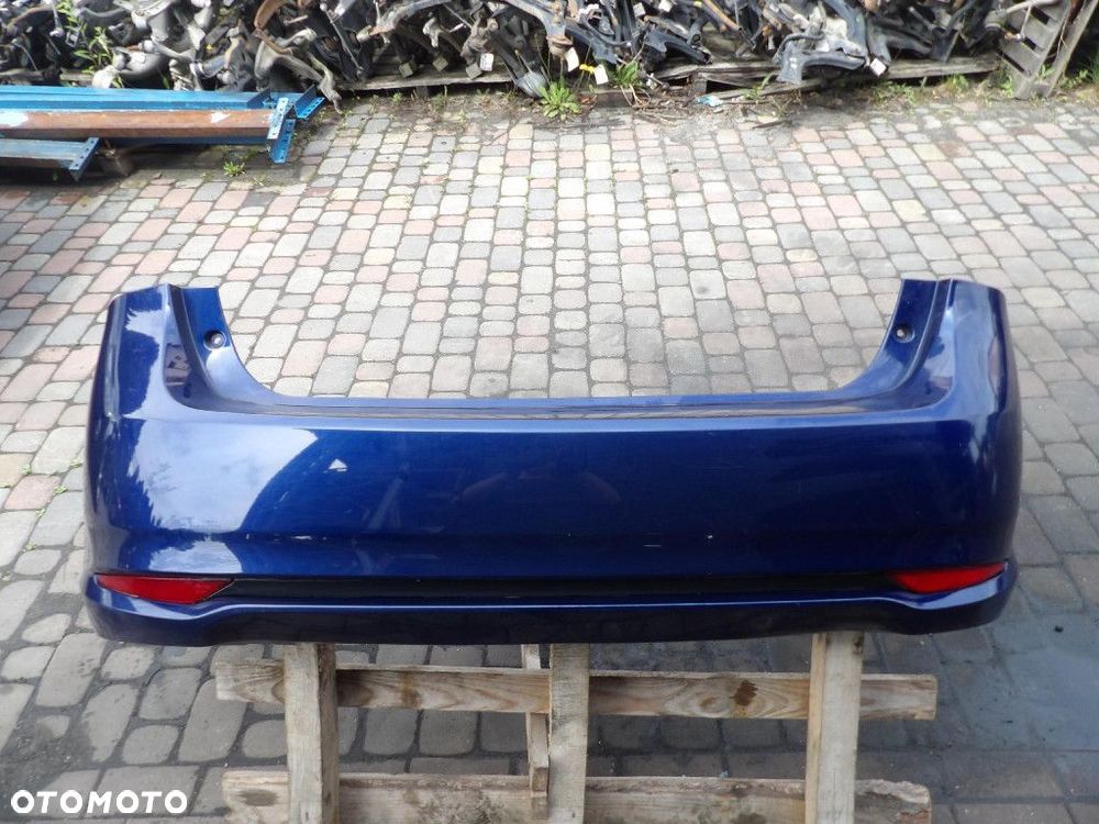 TOYOTA AVENSIS T27 LIFT SEDAN ZDERZAK TYŁ 8T5 - 1