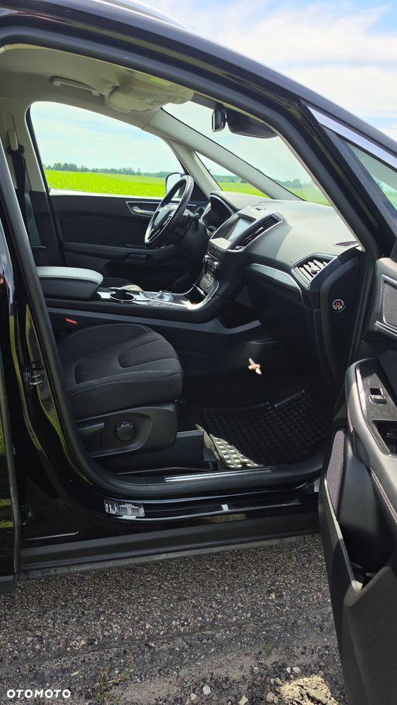 Ford S-Max - 12