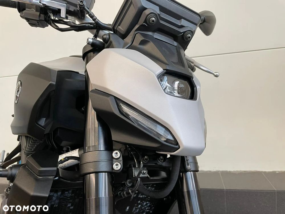 Yamaha MT - 5