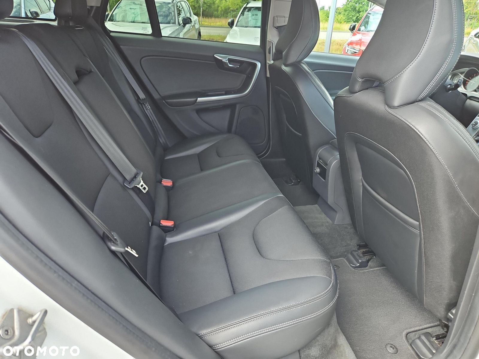 Volvo V60 Cross Country - 25