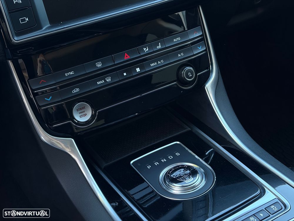 Jaguar XE 2.0 D Portfolio Aut. - 32