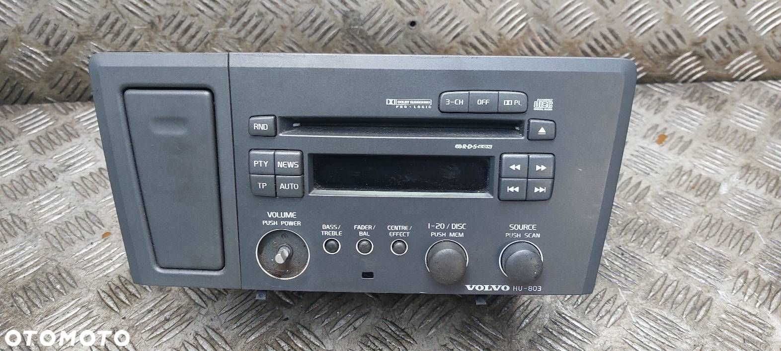 RADIO ODTWARZACZ + UCHWYT NA KUBEK VOLVO V70 I S70 8651155-1 - 1
