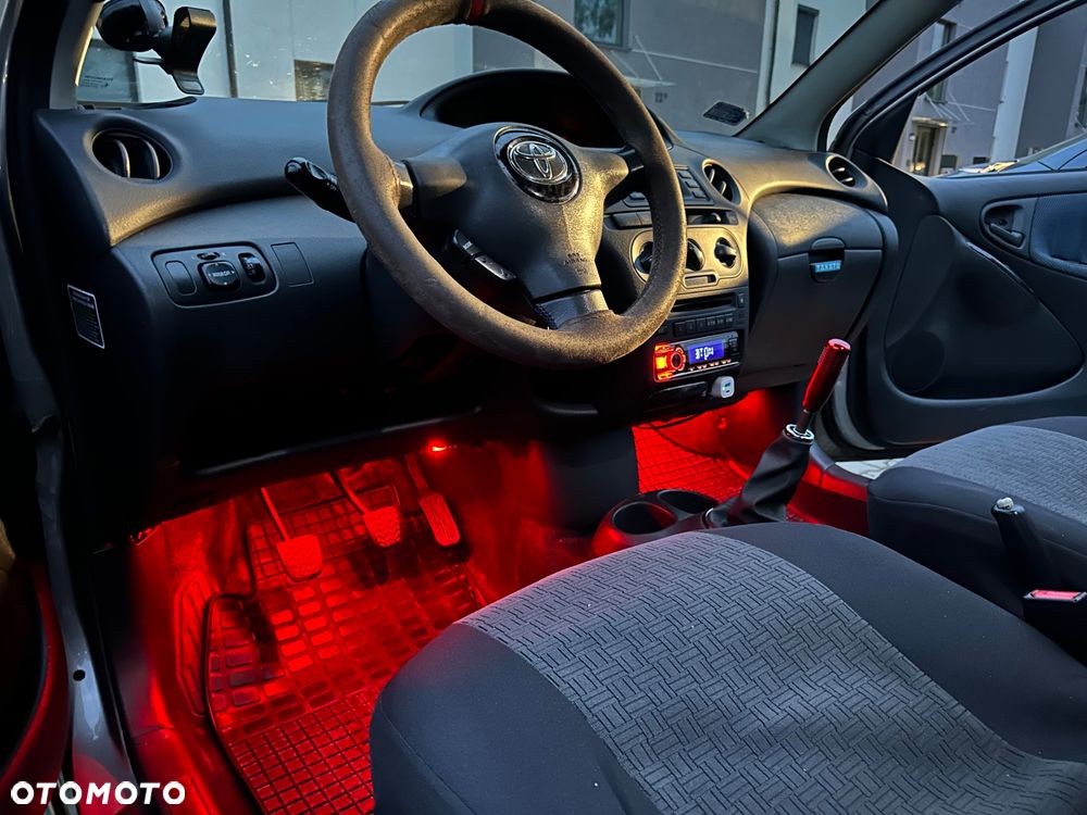 Toyota Yaris - 12