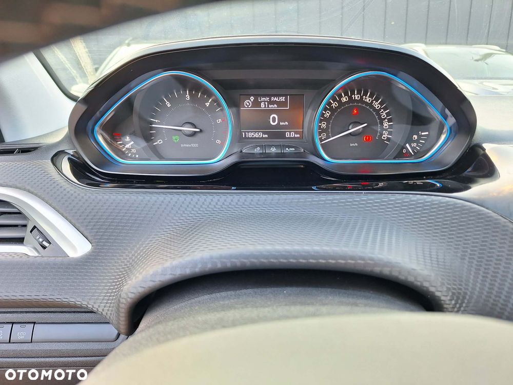Peugeot 2008 1.6 BlueHDi Allure - 17