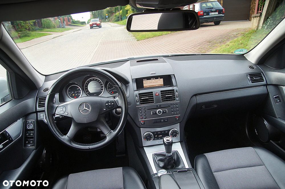 Mercedes-Benz Klasa C 180 CGI BlueEff Avantgarde - 14