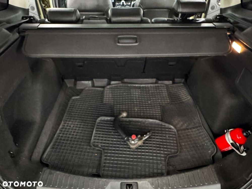 Ford Kuga - 36