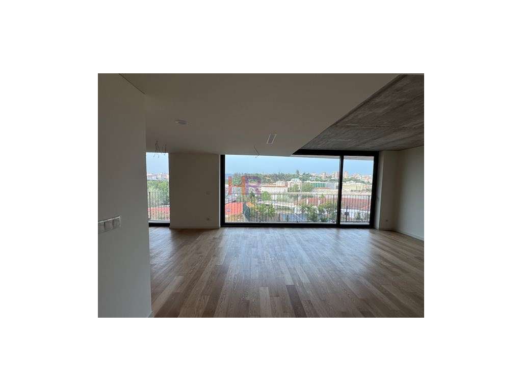 Coimbra vende-se T3 com aparcamento privativo coberto e vista Rio. - Grande imagem: 4/30