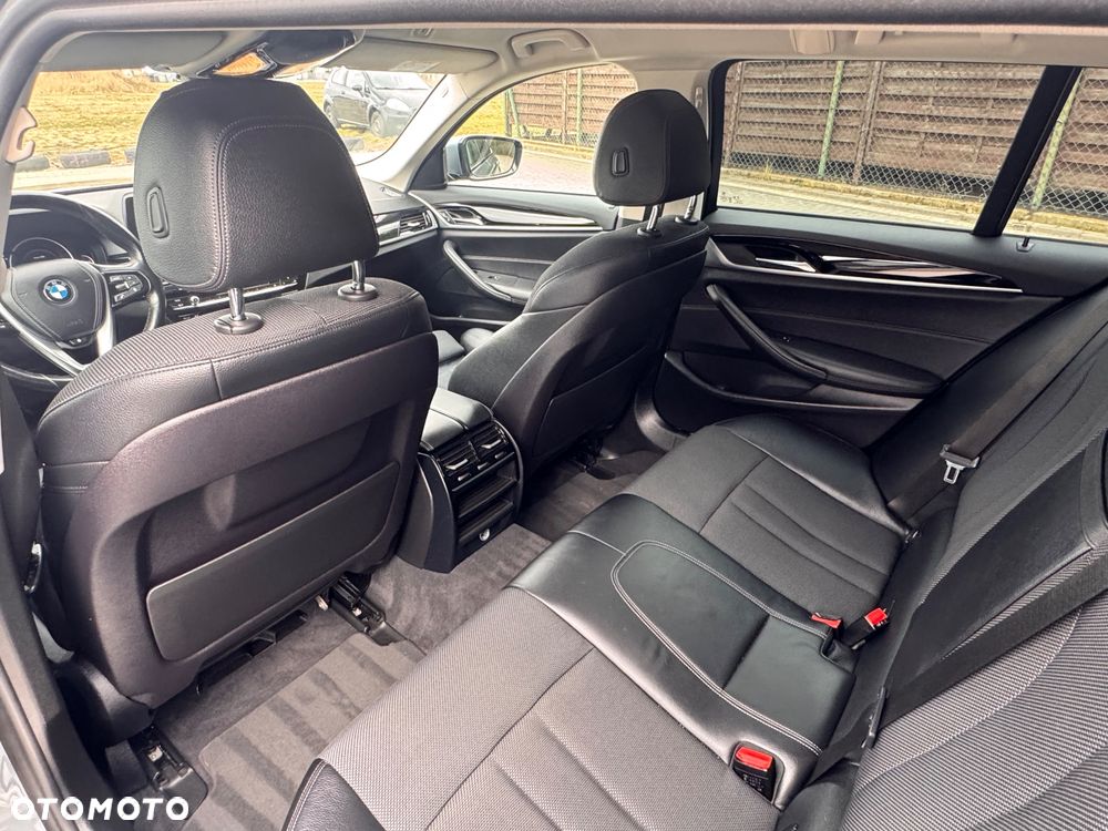 BMW Seria 5 520d xDrive Sport Line sport - 32