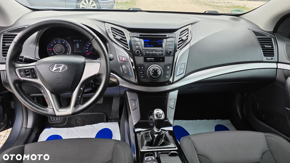 Hyundai i40 Kombi blue 1.6 Family - 20