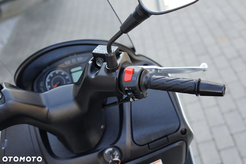 Suzuki Burgman - 16