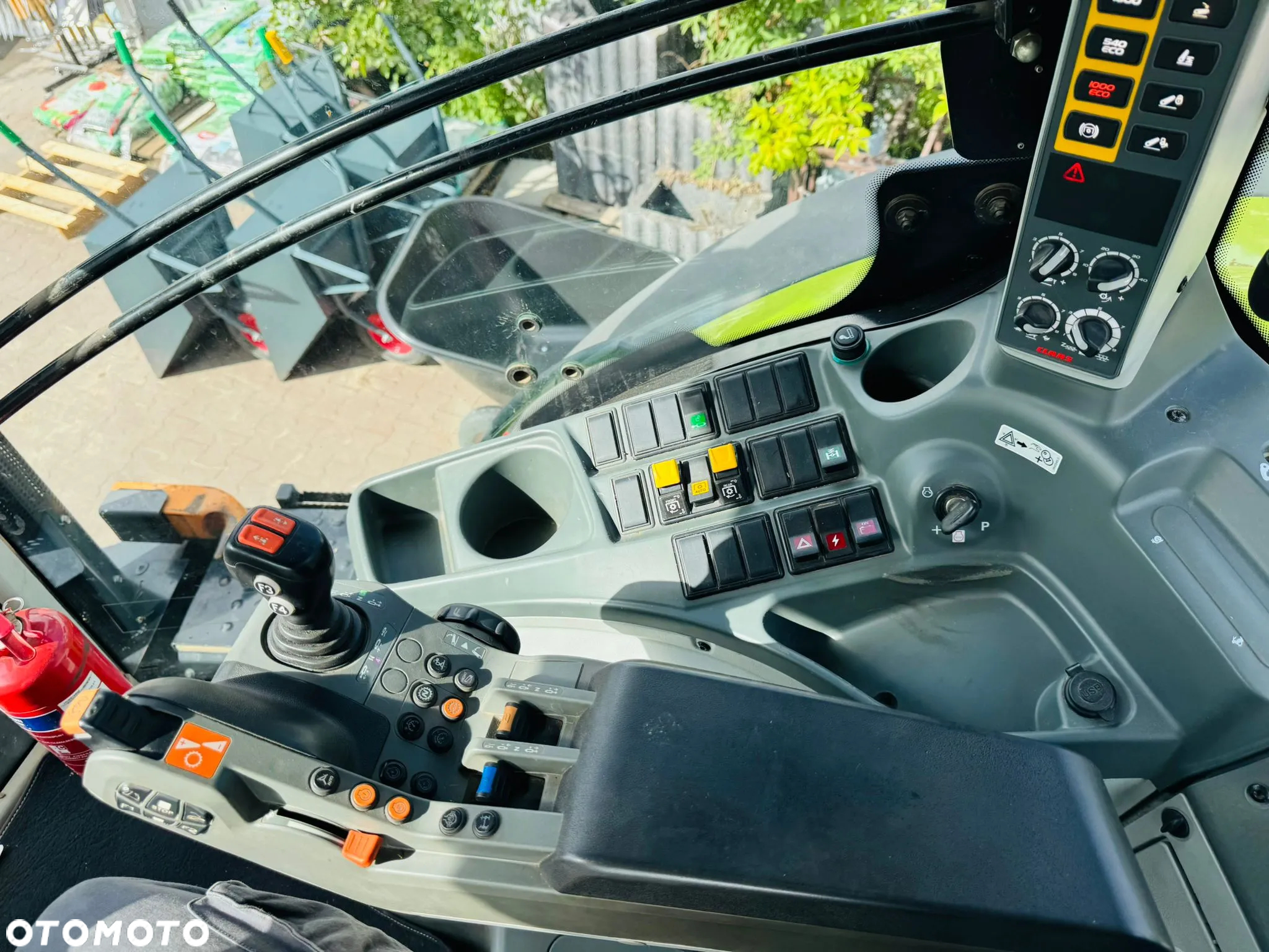 Claas Axion 810 CMATIC - 11