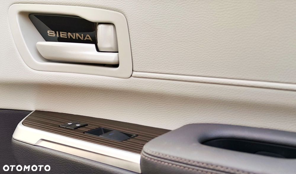 Toyota Sienna - 10