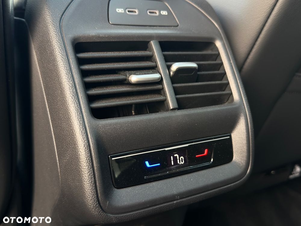 Volkswagen Passat 2.0 TDI SCR DSG Elegance - 32