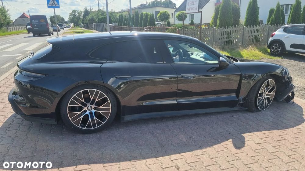 Porsche Taycan Performance Plus - 10