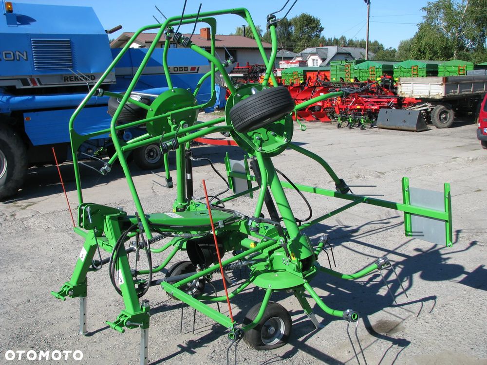 Pronar Przetrząsacz PWP530, PWP460 Pronar; ZKP770, ZKP-530, ZKP460 Inter-Tech; Z528 Kowalski; ZGRABIARKA ZKP420 Pronar, ZK42, ZK36 Kowalski; ZKT-420 Inter-Tech; ZK320 Mesko Rol; ZG-350 Euro-Masz; Przetrząsaczo-Zgrabiarka Z-275 Mesko-Rol; Przetrząsaczo zgraniarka taśmowa WIRAX, Akpil "OSA" - 14