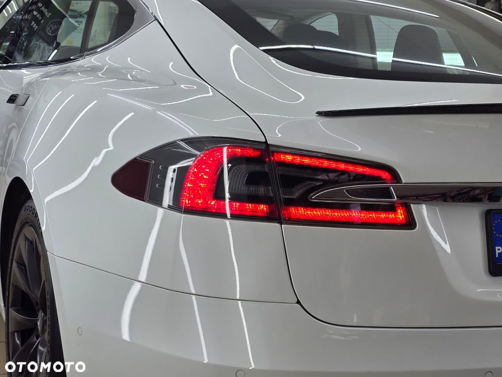 Tesla Model S Dual Motor Allradantrieb - 16