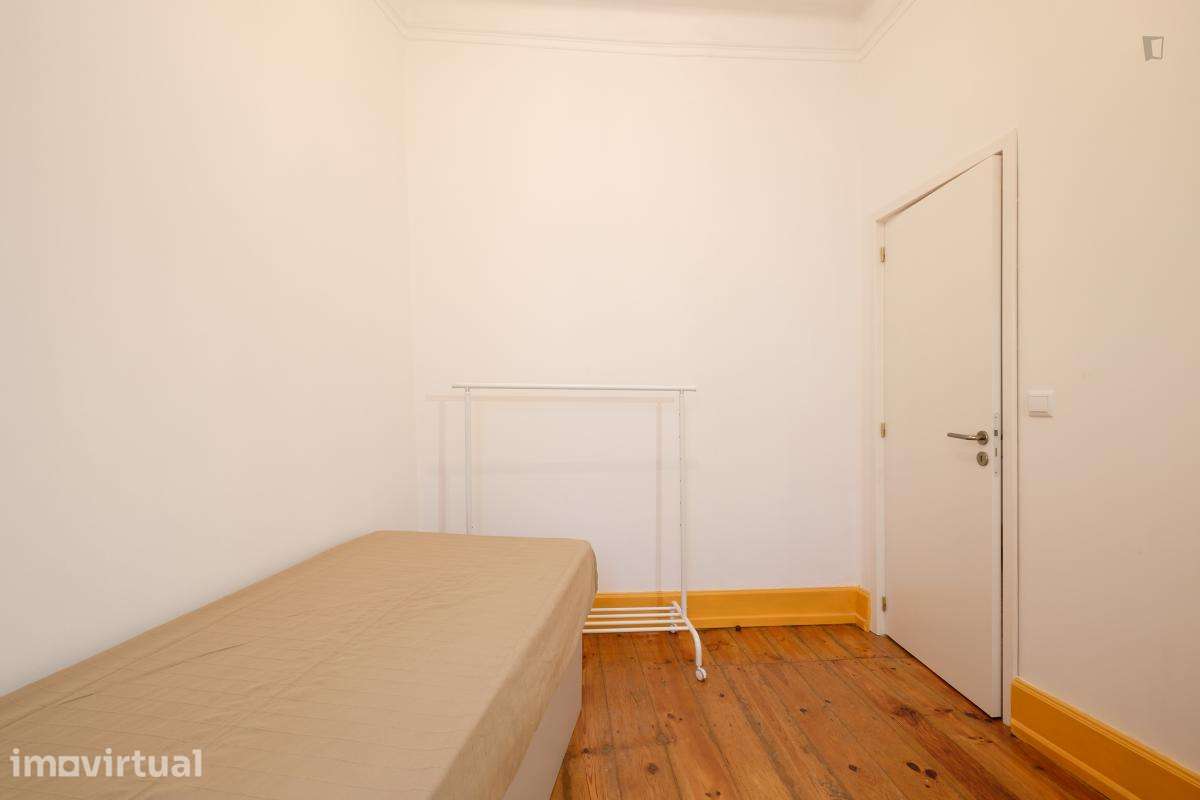 Quarto - localizado em Baixa Coimbra - Grande imagem: 4/17
