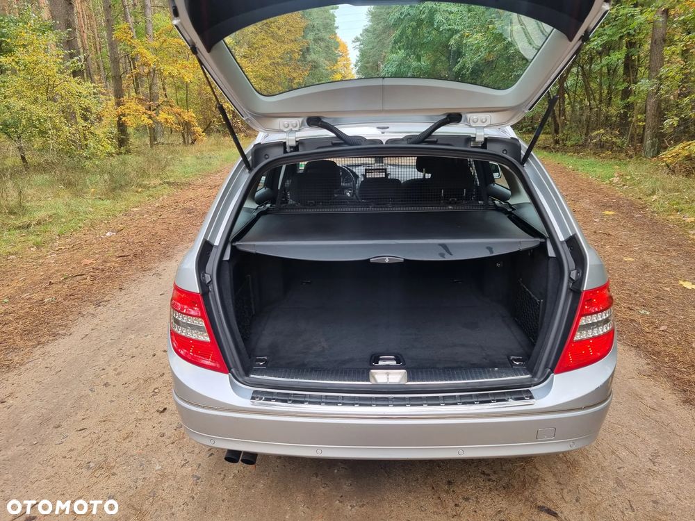 Mercedes-Benz Klasa C 180 T BlueEFFICIENCY 7G-TRONIC Elegance - 38