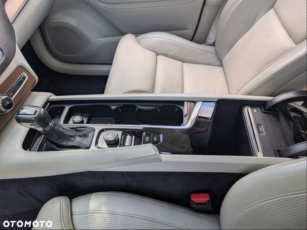 Volvo XC 90 - 32