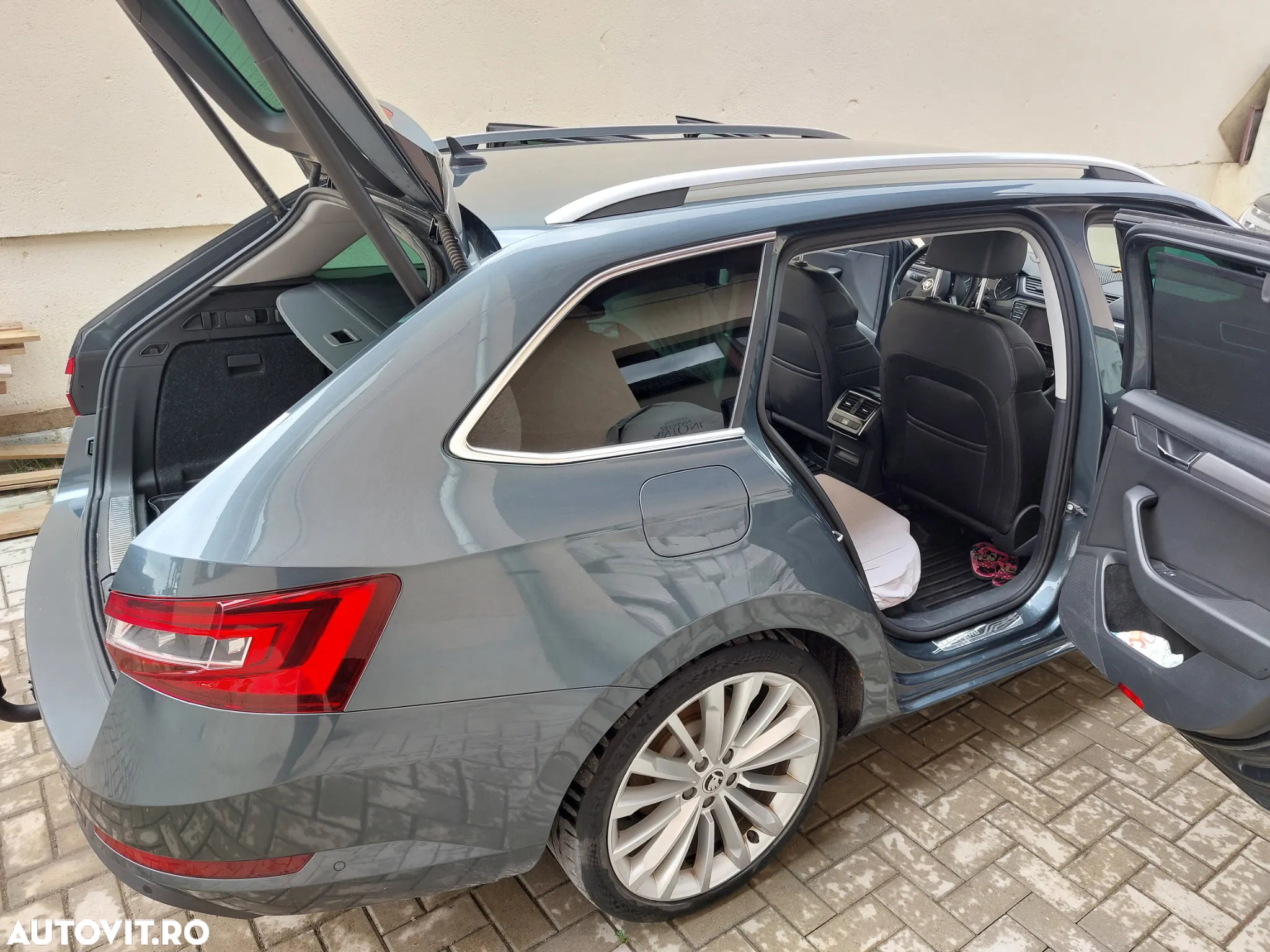 Skoda Superb 2.0 TDI DSG Sportline - 14