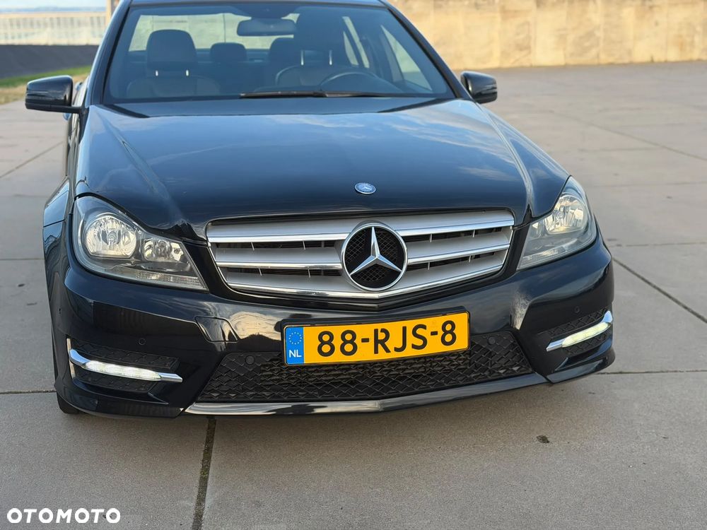 Mercedes-Benz C-Class 2011 photo 2