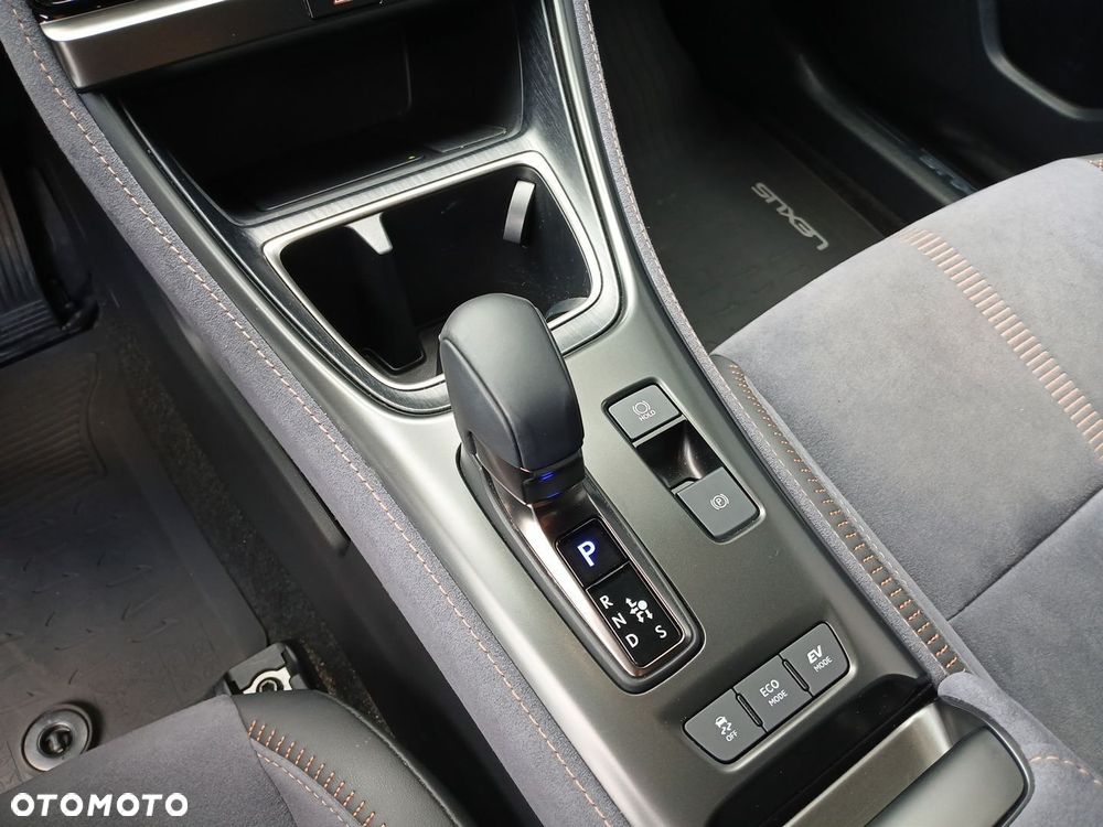Lexus LBX 1.5 Hybrid Cool AWD - 24