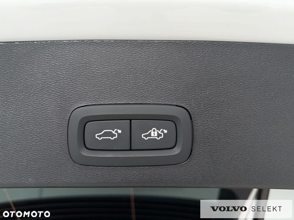 Volvo XC 40 B4 B DKG Ultra Dark - 18