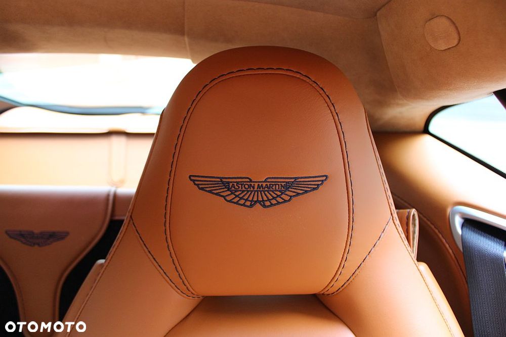 Aston Martin Vantage - 14