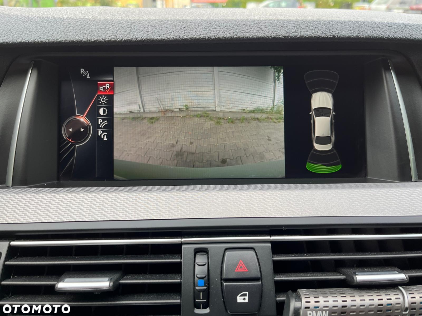 BMW Seria 5 528i xDrive - 15