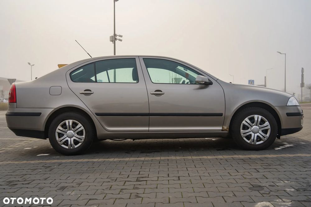 Skoda Octavia 1.6 FSI Ambiente - 6