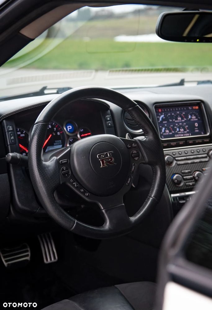 Nissan GT-R - 21