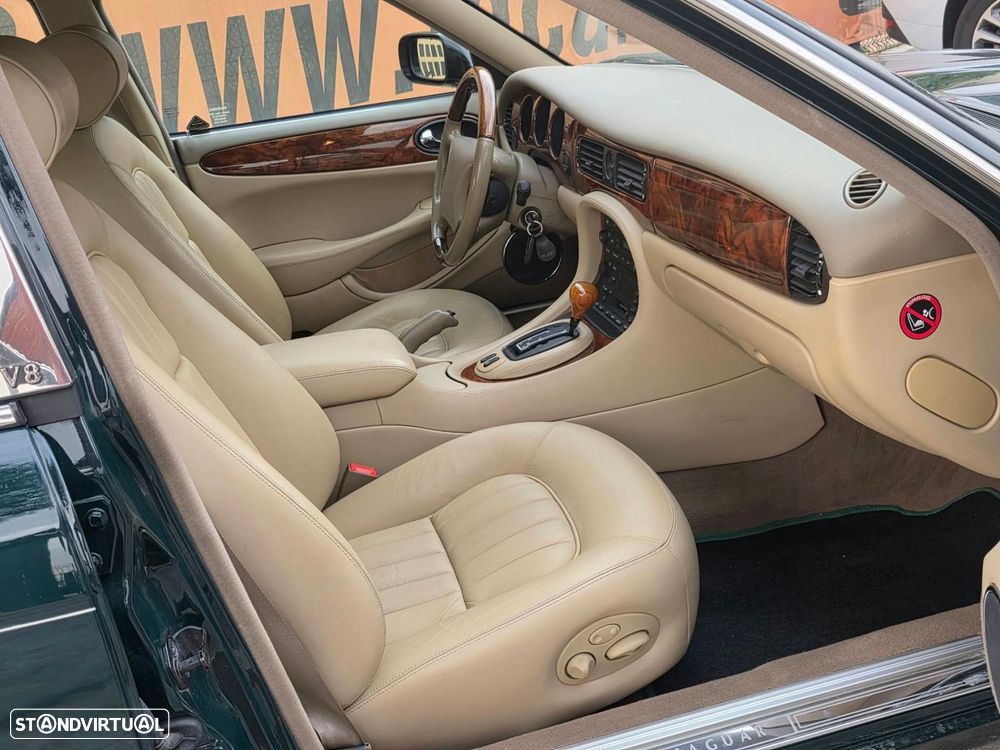 Jaguar XJ - 16