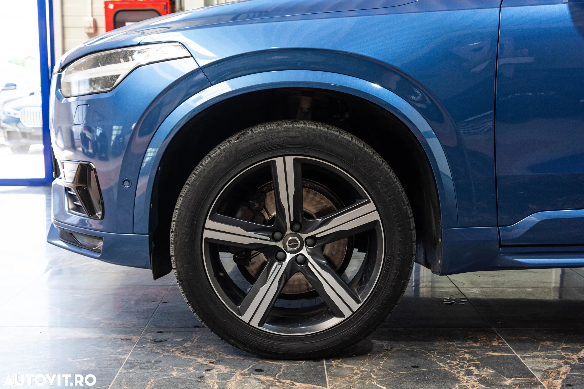 Volvo XC 90 D5 AWD R-Design - 9