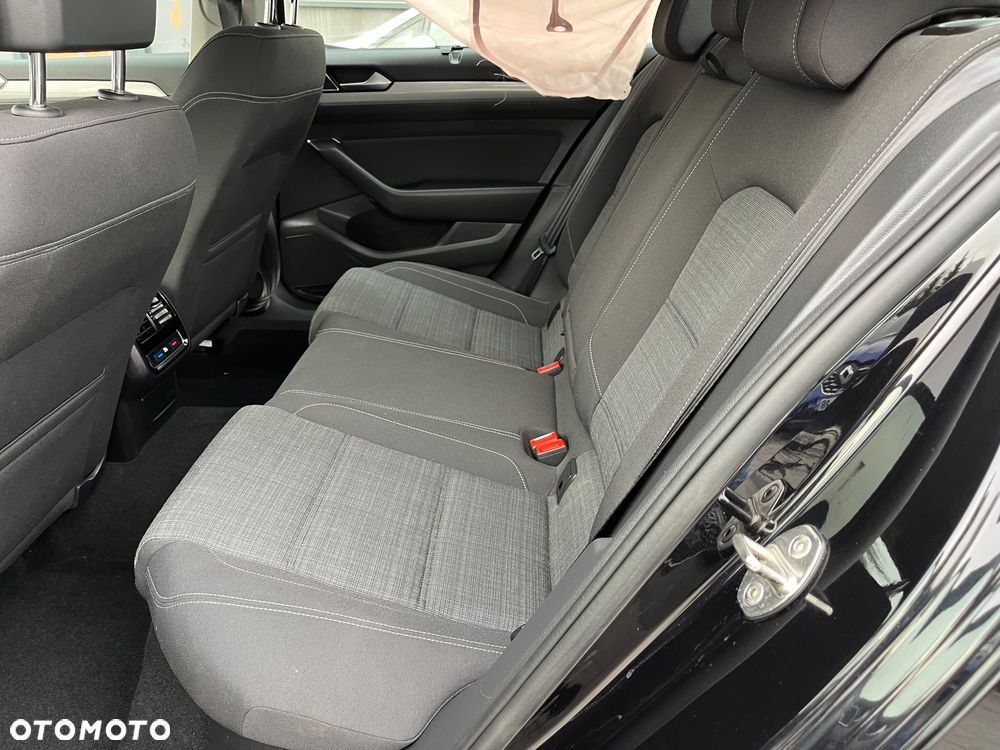 Volkswagen Passat - 10