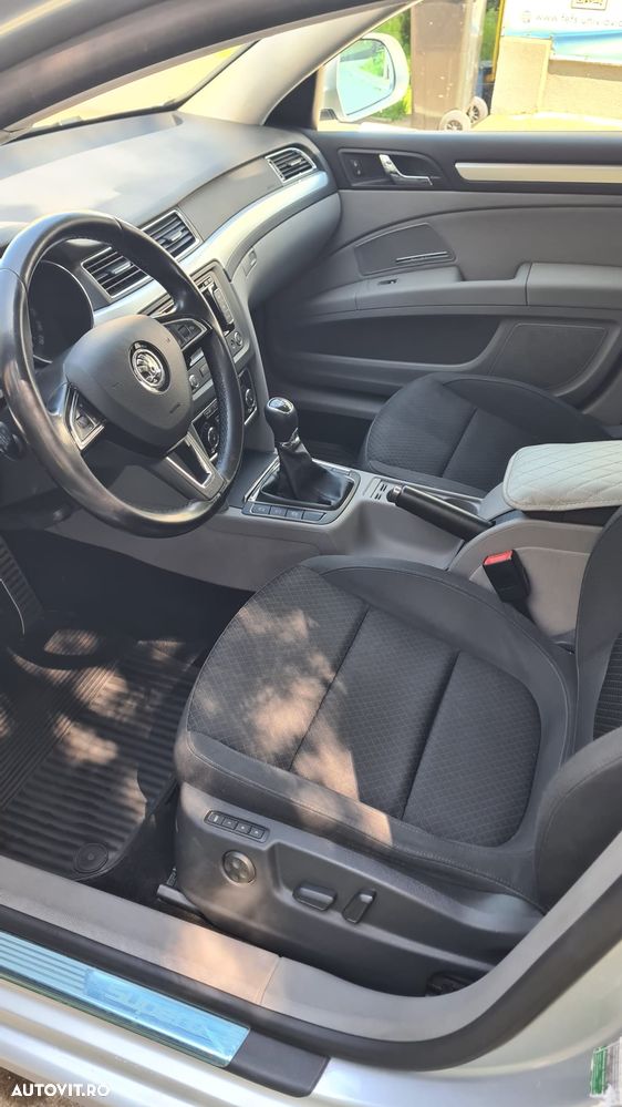 Skoda Superb 2.0 TDI Elegance - 8
