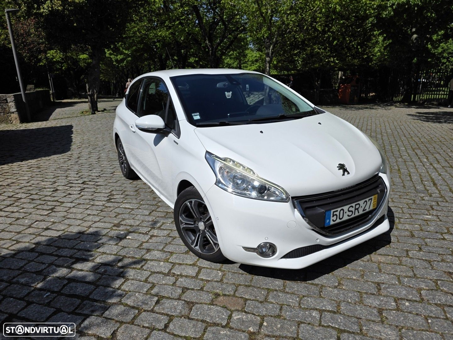 Peugeot 208 1.6 e-HDi Ice Velvet - 4