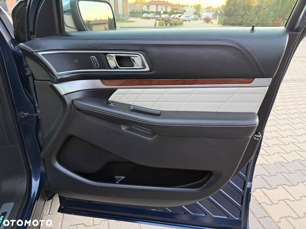 Ford Explorer - 32