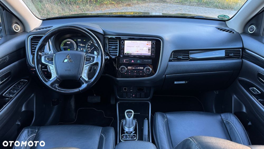 Mitsubishi Outlander 2.0 4WD Top - 18