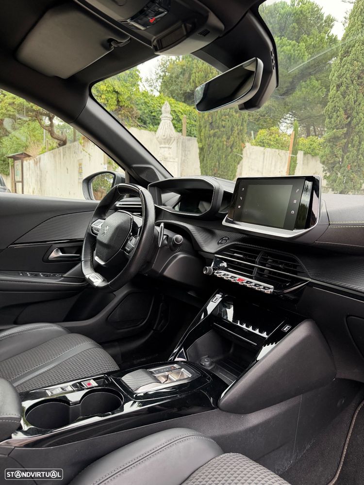 Peugeot 208 1.2 PureTech GT EAT8 - 11
