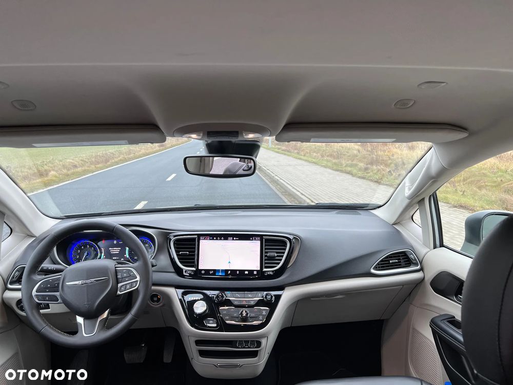 Chrysler Pacifica - 12