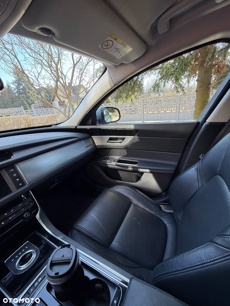 Jaguar XF 2.0 i4D AWD Portfolio - 10