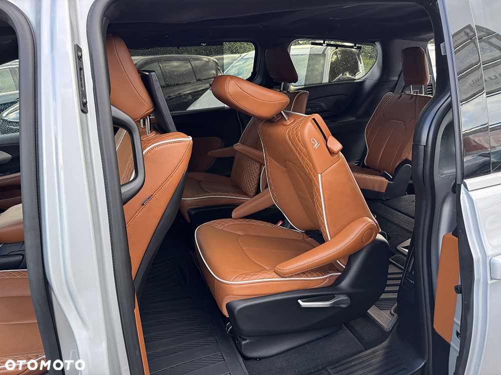 Chrysler Pacifica - 39