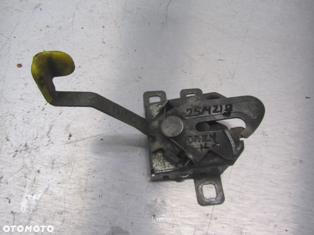 Iveco Daily 14->zamek maski - 1