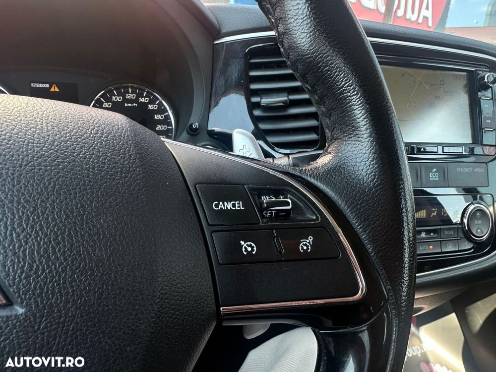 Mitsubishi Outlander - 11