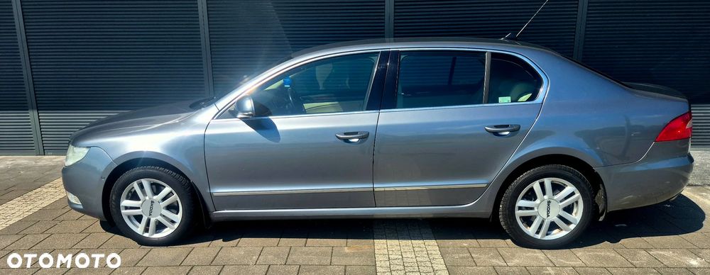 Skoda Superb 2.0 TDI Elegance DSG - 2